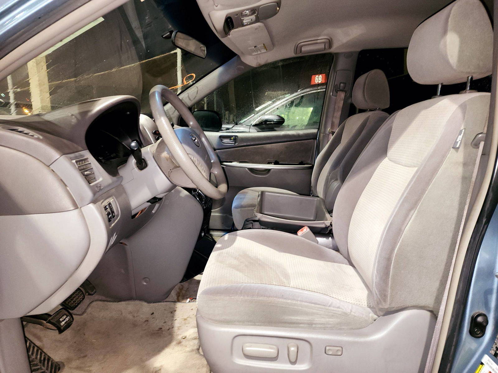 2007 TOYOTA SIENNA — 220710 Miles — Lot 40500769 — Souq - Marhaba Auctions Used Cars - Image 8
