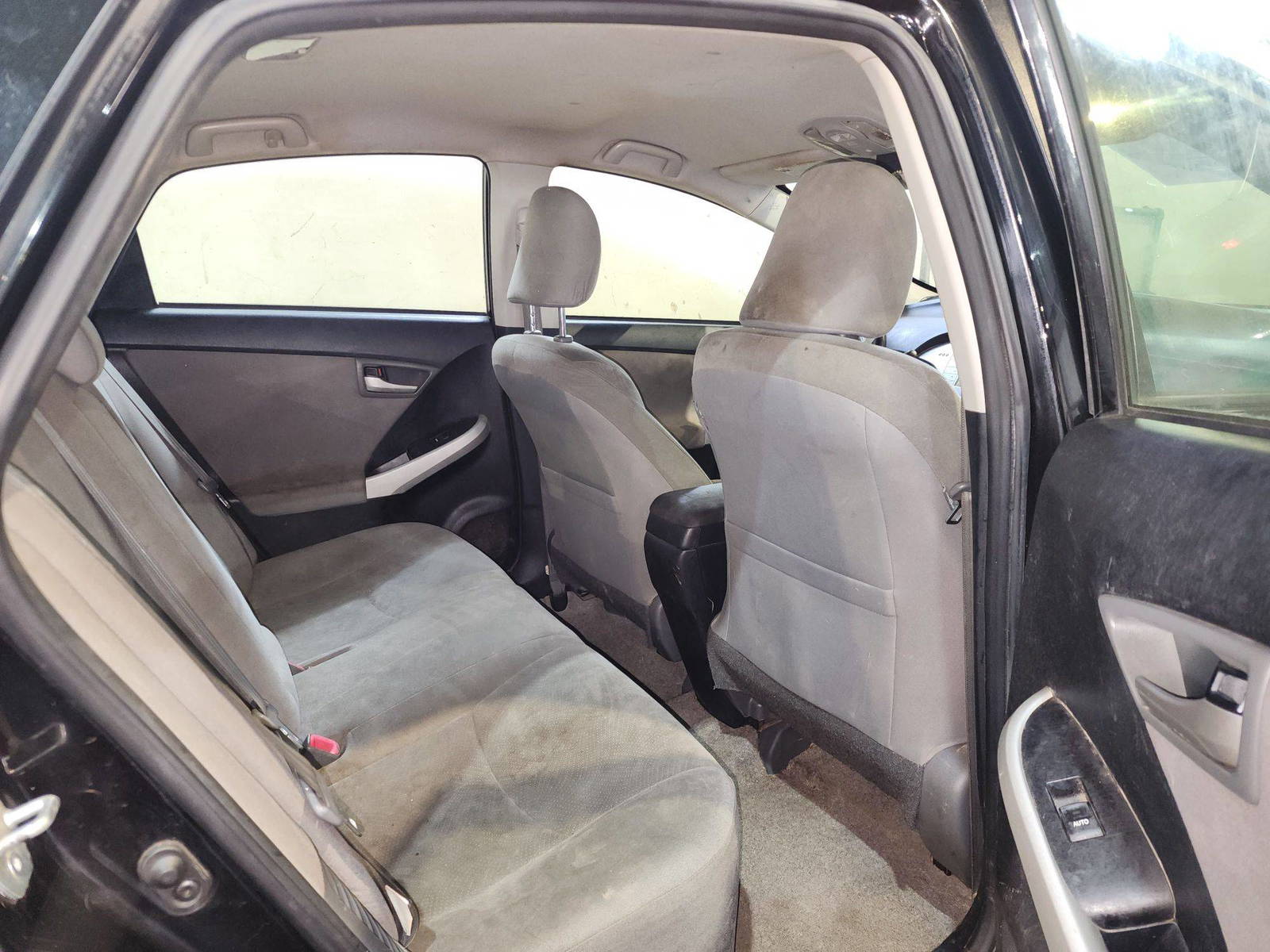 2015 TOYOTA PRIUS — 180631 Miles — Lot 0451442 — Al Quoz - Marhaba Auctions Used Cars - Image 7