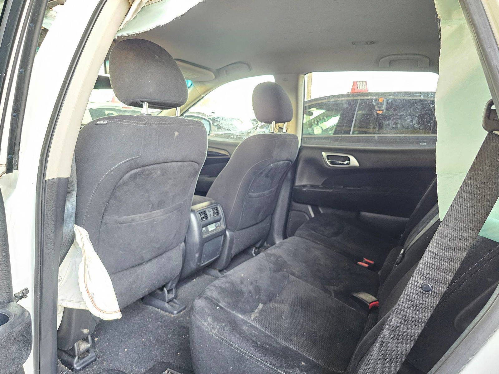 2015 NISSAN PATHFINDER — 156711 Miles — Lot M9FC706759 — Souq - Marhaba Auctions Used Cars - Image 6