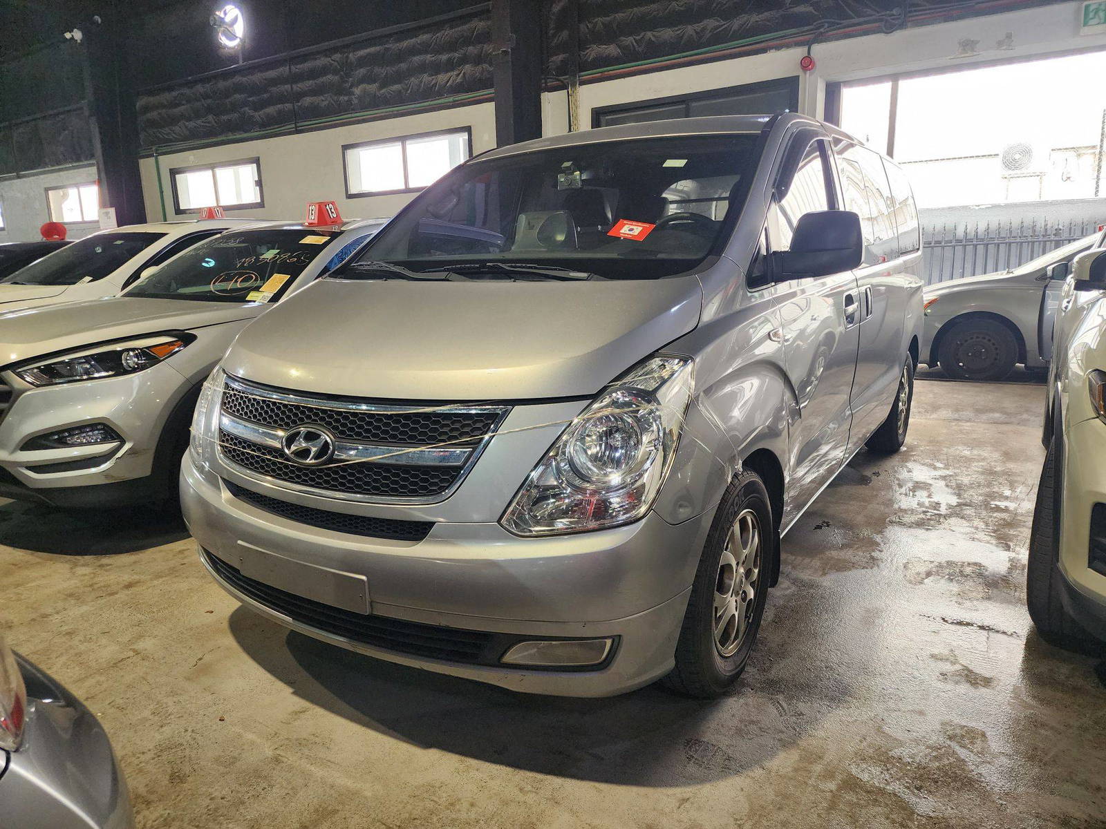 2012 HYUNDAI GRAND STAREX — 288340 KM — Lot 413826 — Al Quoz - Marhaba Auctions Used Cars - Image 4