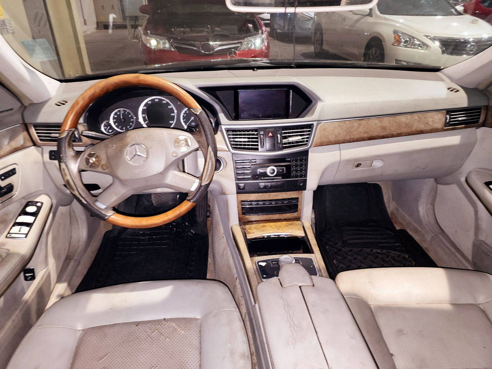 2011 MERCEDES BENZ E 350 — 206145 Miles — Lot 62120464 — Souq - Marhaba Auctions Used Cars - Image 7