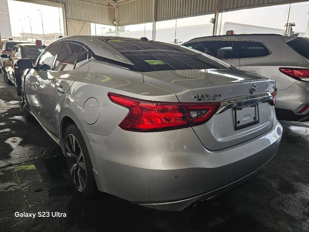 NISSAN MAXIMA