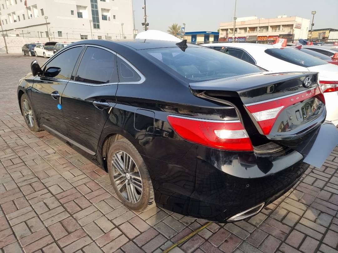 2014 HYUNDAI GRANDEUR — 227942 KM — Lot 125478 — Main - Marhaba Auctions Used Cars - Image 4