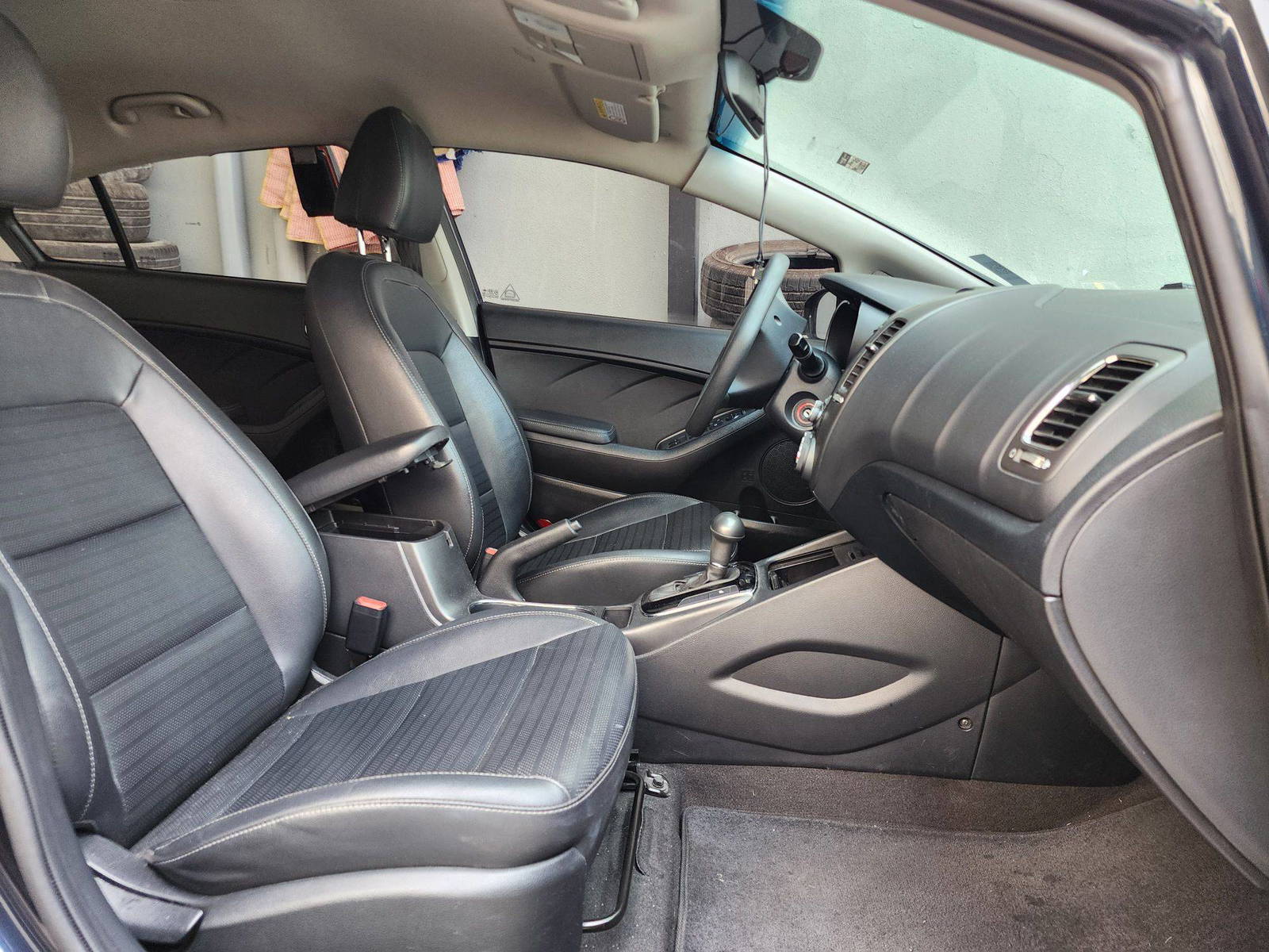 2017 KIA K3 — 116585 KM — Lot 956923 — Al Quoz - Marhaba Auctions Used Cars - Image 9