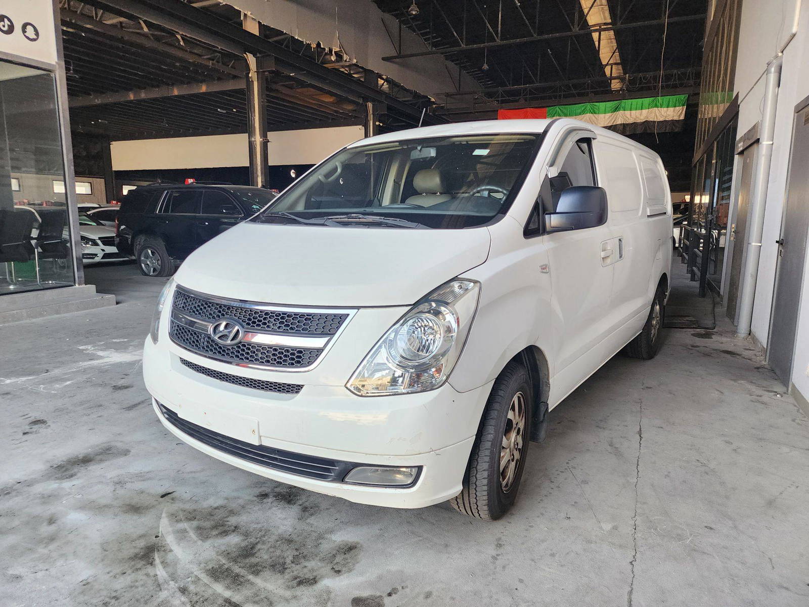 2011 HYUNDAI GRAND STAREX — 197401 KM — Lot 365468 — Souq - Marhaba Auctions Used Cars - Image 4