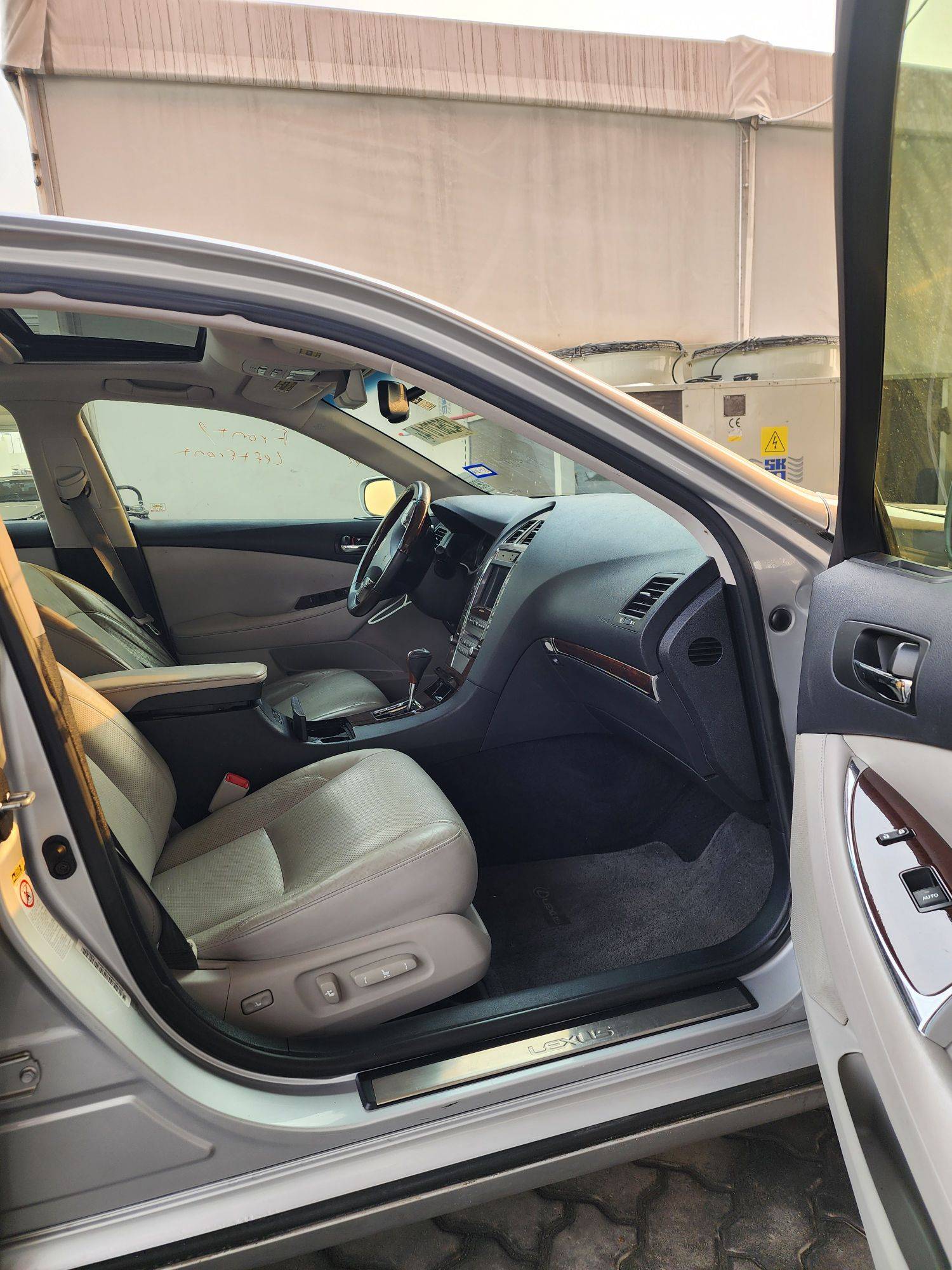 2011 LEXUS ES 350 — 194598 Miles — Lot 42587014 — Souq - Marhaba Auctions Used Cars - Image 7