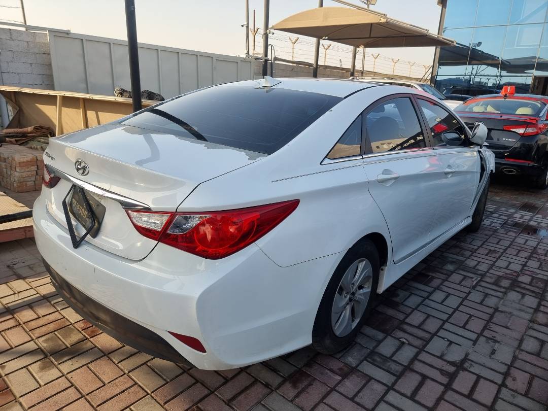 2014 HYUNDAI SONATA — 177801 Miles — Lot 125487 — Ind. 12 - Marhaba Auctions Used Cars - Image 4