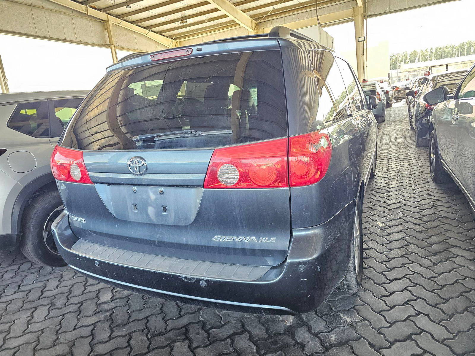 2009 TOYOTA SIENNA — 141101 Miles — Lot S243678 — Souq - Marhaba Auctions Used Cars - Image 4