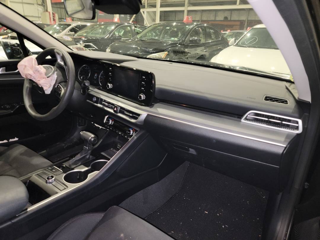 2023 KIA K5 — 6971 Miles — Lot 66304203 - Marhaba Auctions Used Cars - Image 9