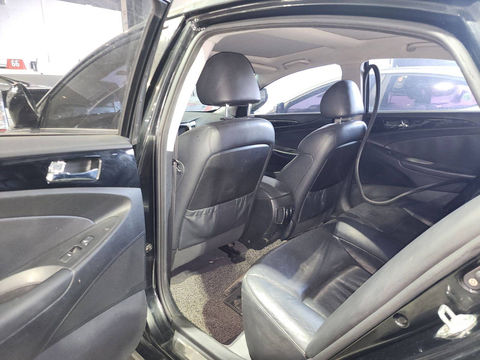 2010 HYUNDAI SONATA — 138443 KM — Lot A039215 — Souq - Marhaba Auctions Used Cars - Image 7