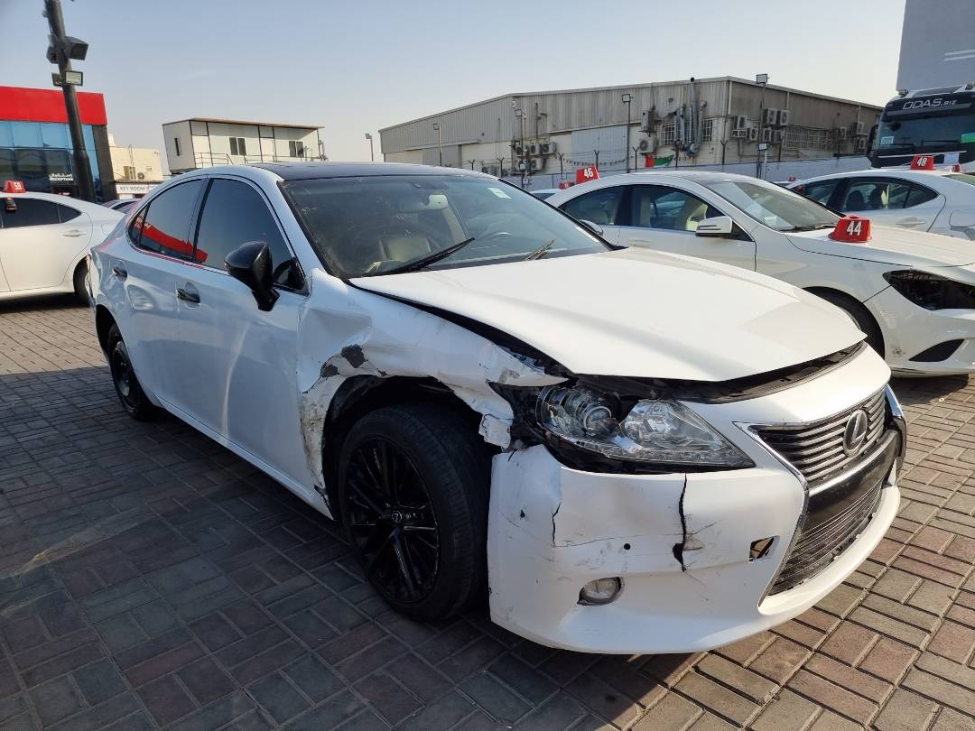 2015 LEXUS ES 350 — 132221 Miles — Lot 78278534 — Souq - Marhaba Auctions Used Cars - Image 3
