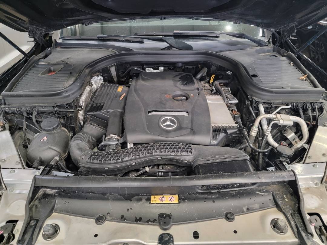 2019 MERCEDES BENZ GLC-300 — 58092 Miles — Lot 40859004 — Main - Marhaba Auctions Used Cars - Image 9