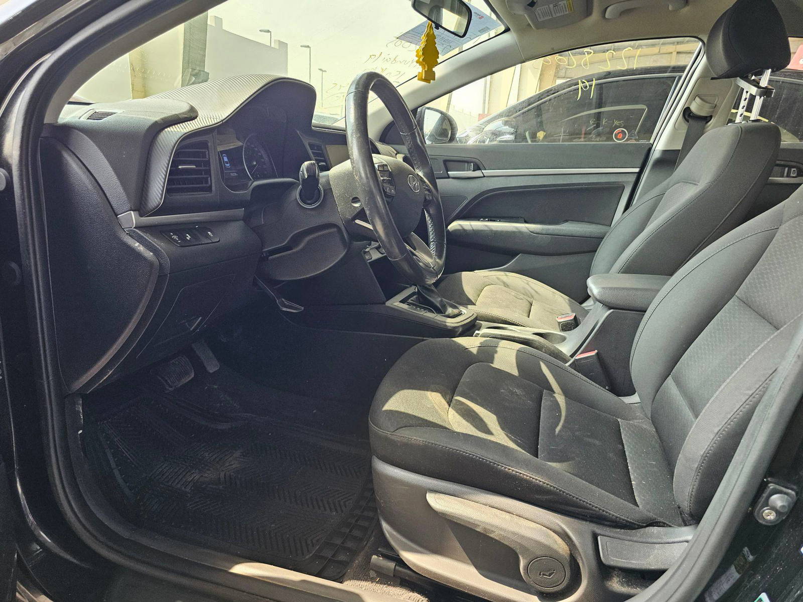 2019 HYUNDAI ELANTRA — 150237 KM — Lot 12282005 — Souq - Marhaba Auctions Used Cars - Image 8