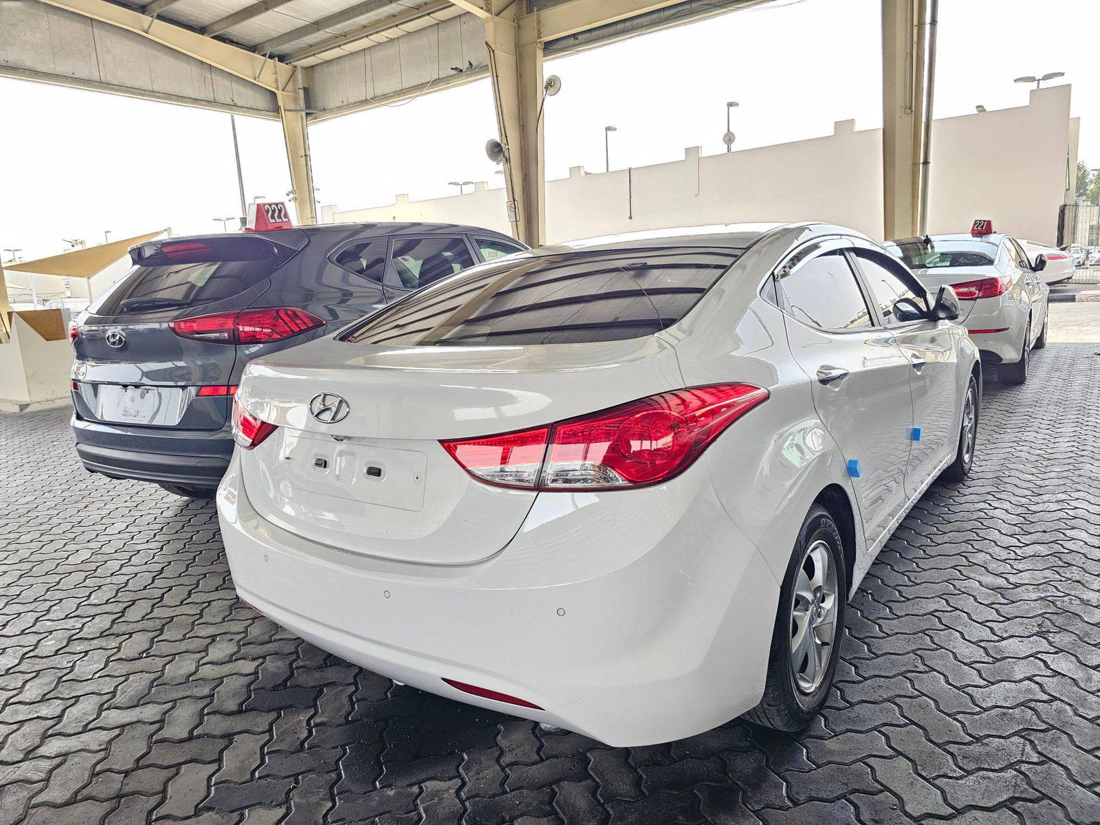 2012 HYUNDAI AVANTE — 207280 KM — Lot 329368 — Souq - Marhaba Auctions Used Cars - Image 3
