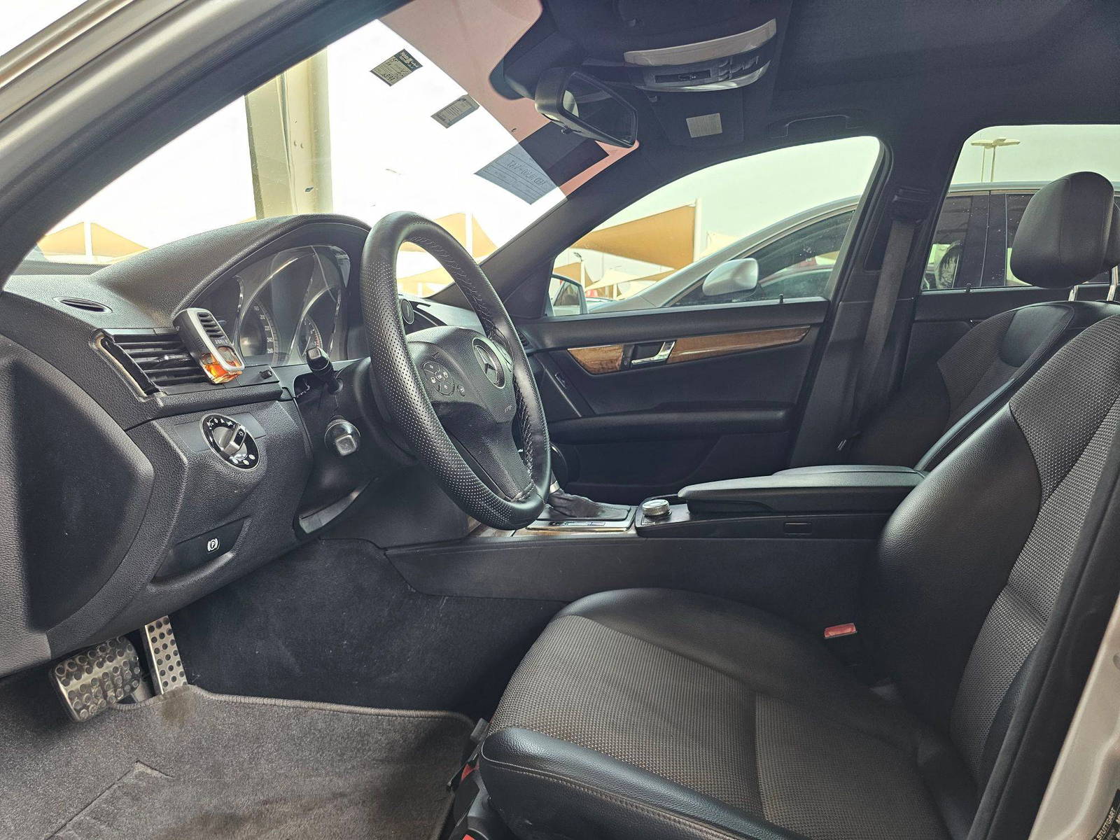 2009 MERCEDES BENZ C-250 — 168199 KM — Lot 59A240899 — Souq - Marhaba Auctions Used Cars - Image 9