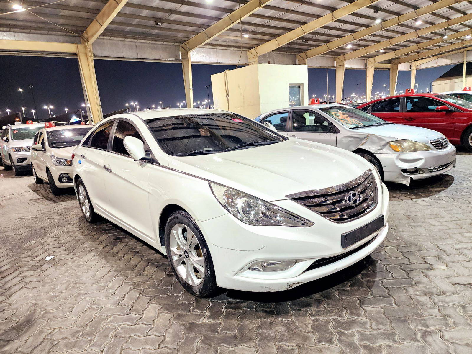 2010 HYUNDAI SONATA — 82468 KM — Lot 068810 — Souq - Marhaba Auctions Used Cars - Image 4