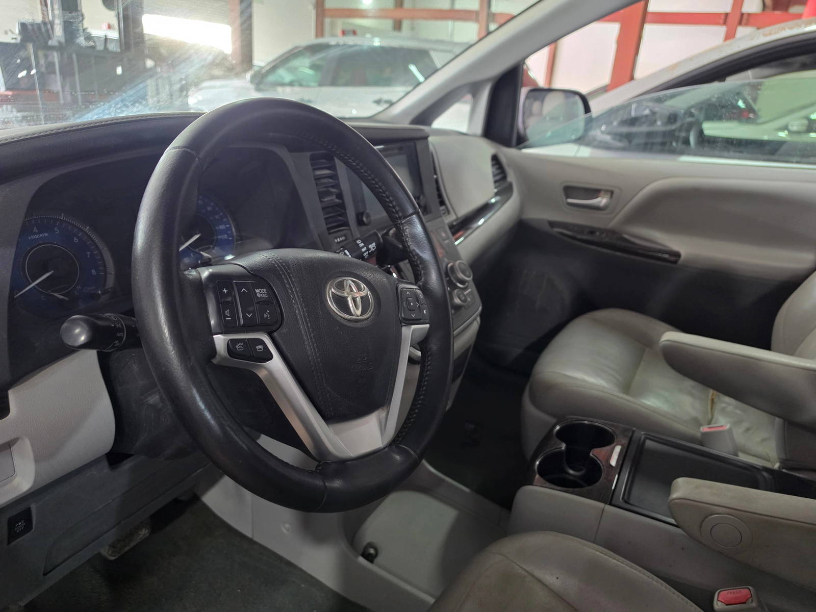 2015 TOYOTA SIENNA — 185291 Miles — Lot 653047 - Marhaba Auctions Used Cars - Image 10