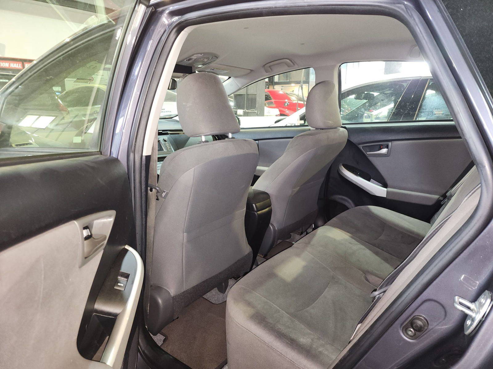 2015 TOYOTA PRIUS — 237179 Miles — Lot 2004333 — Al Quoz - Marhaba Auctions Used Cars - Image 7