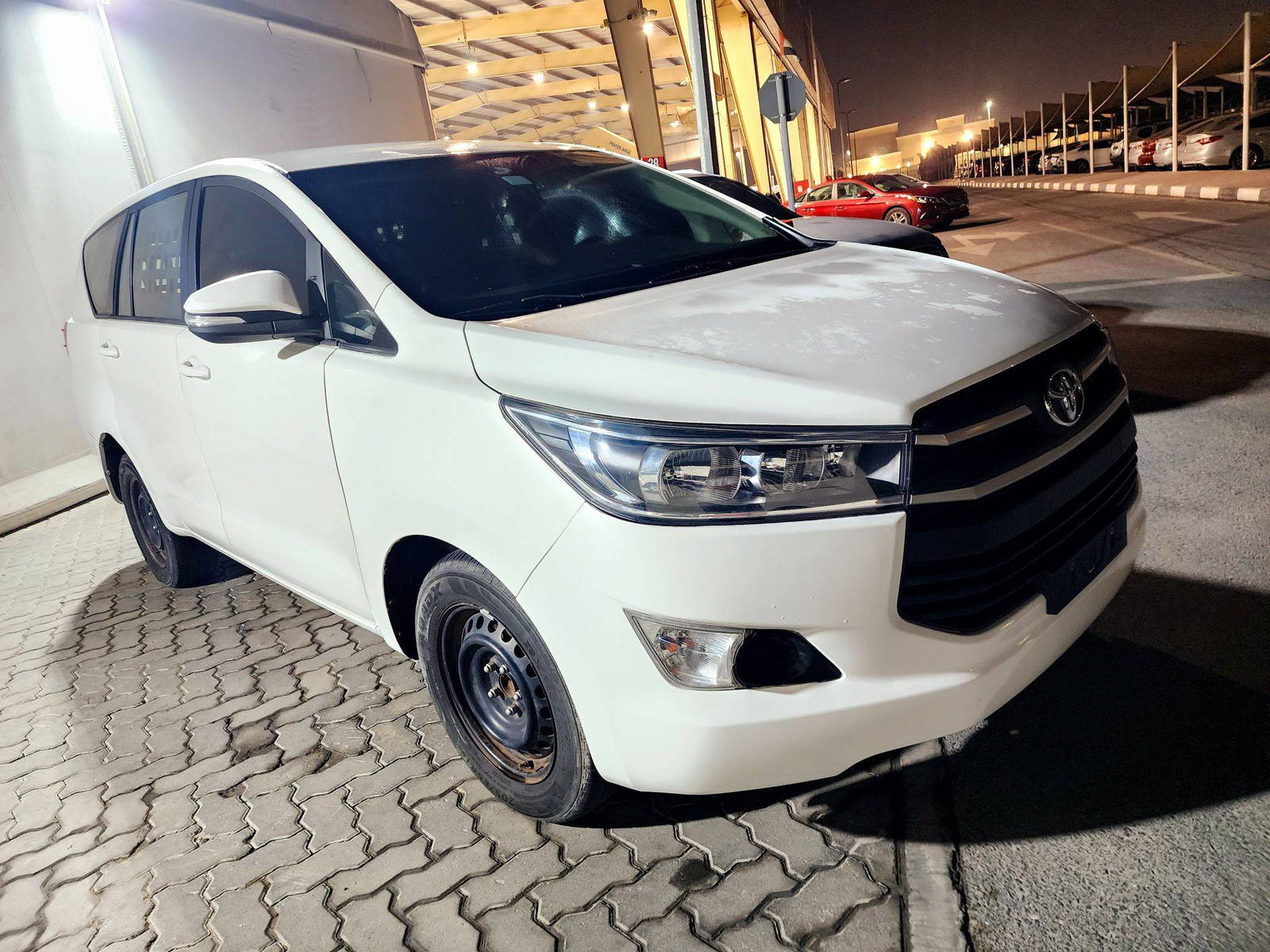 2017 TOYOTA INNOVA — 652807 KM — Lot H0105172 — Souq - Marhaba Auctions Used Cars - Image 4