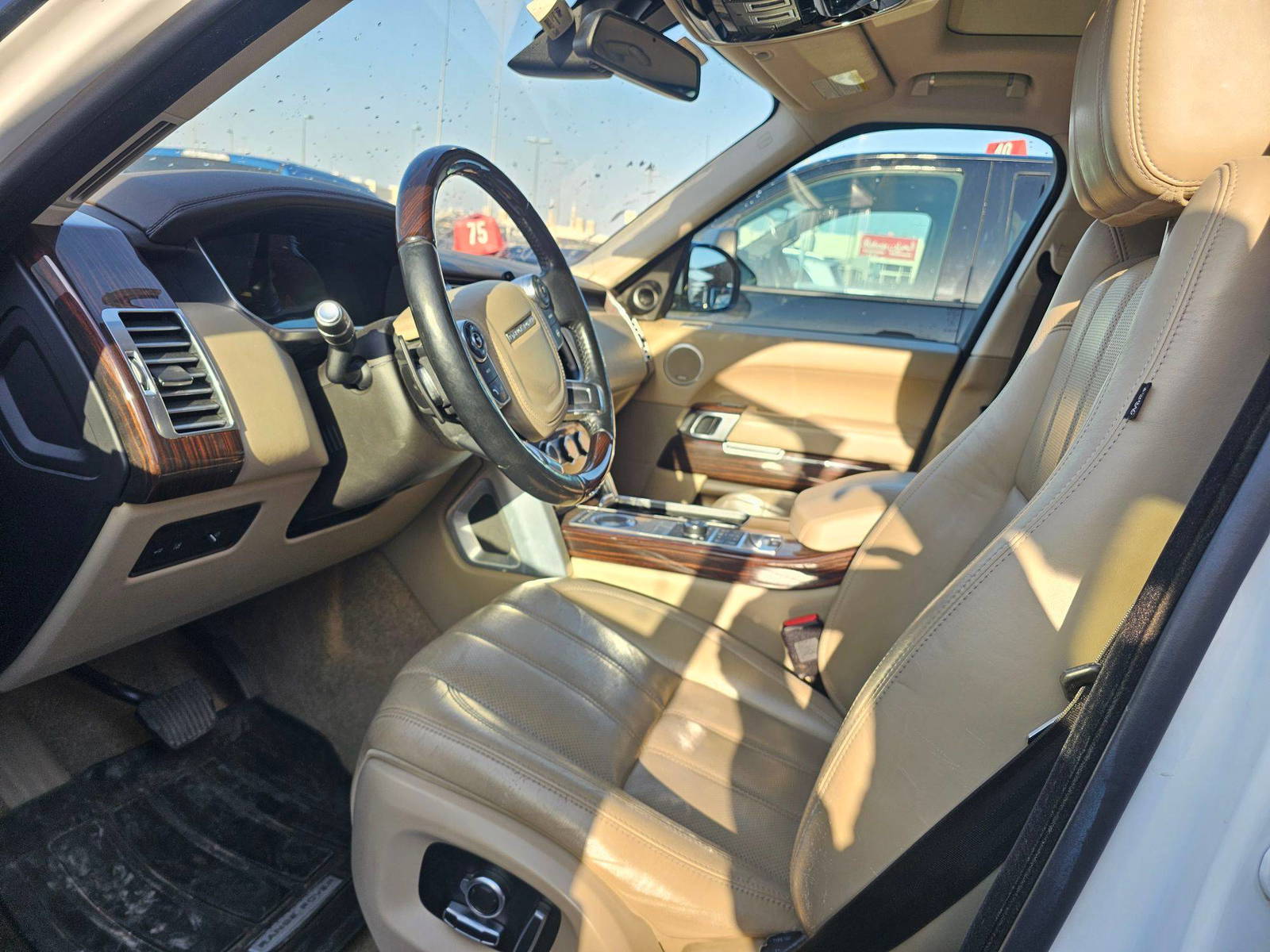 2016 LAND ROVER RANGE ROVER VOGUE — 146006 Miles — Lot GA318770 — Souq - Marhaba Auctions Used Cars - Image 9