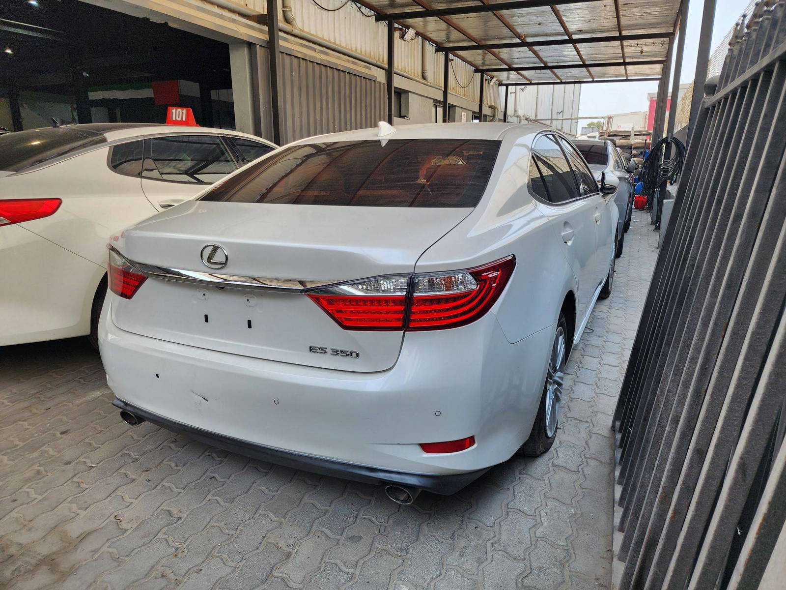 2015 LEXUS ES 350 — 139423 Miles — Lot 2206116 — Ind. 12 - Marhaba Auctions Used Cars - Image 4