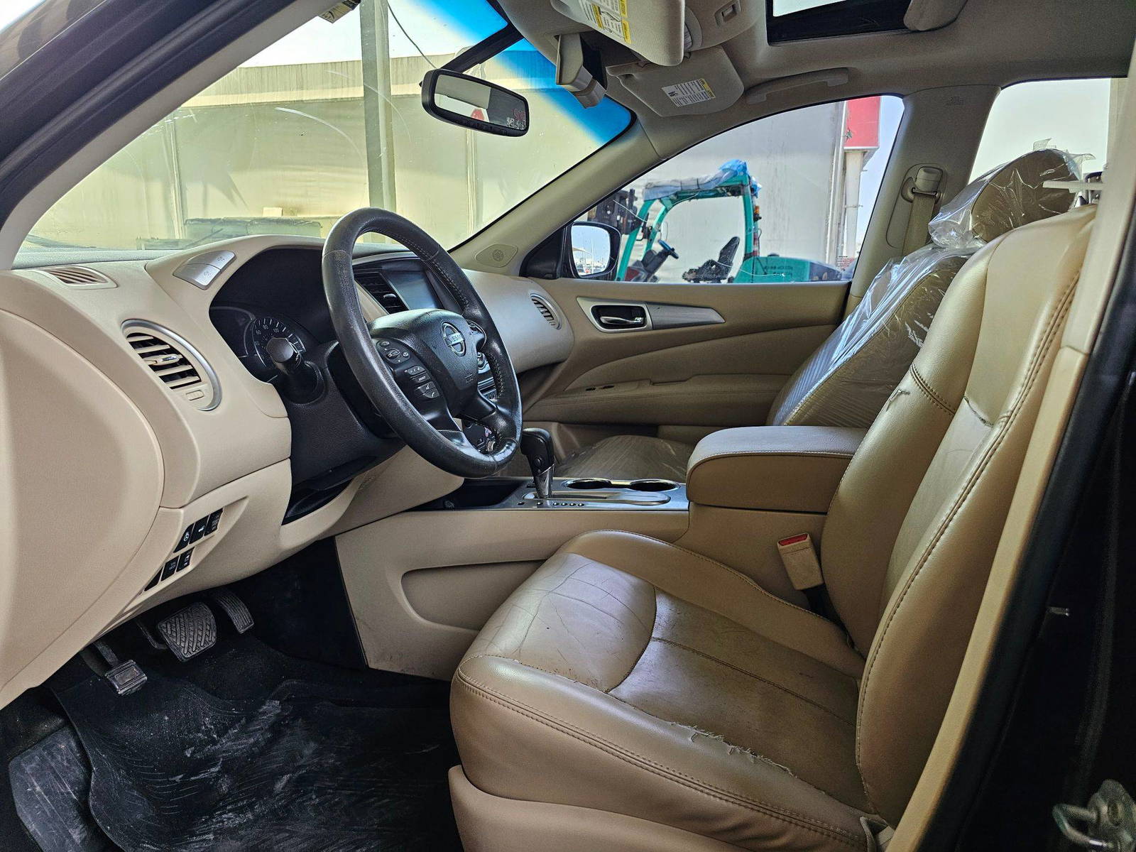 2017 NISSAN PATHFINDER — 156670 Miles — Lot 5HC620213 — Souq - Marhaba Auctions Used Cars - Image 9