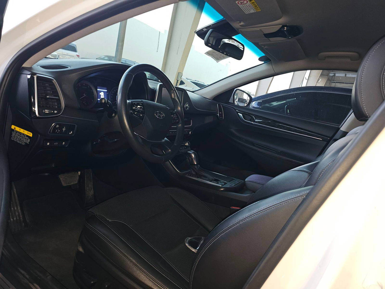 2017 HYUNDAI GRANDEUR — 58369 KM — Lot A003259 — Souq - Marhaba Auctions Used Cars - Image 9