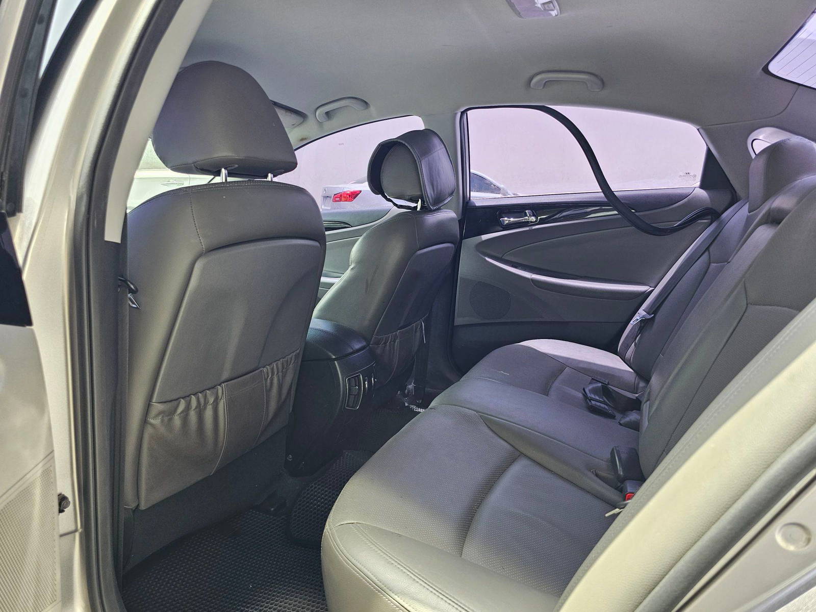 2010 HYUNDAI SONATA — 197932 KM — Lot BAA064565 — Souq - Marhaba Auctions Used Cars - Image 6