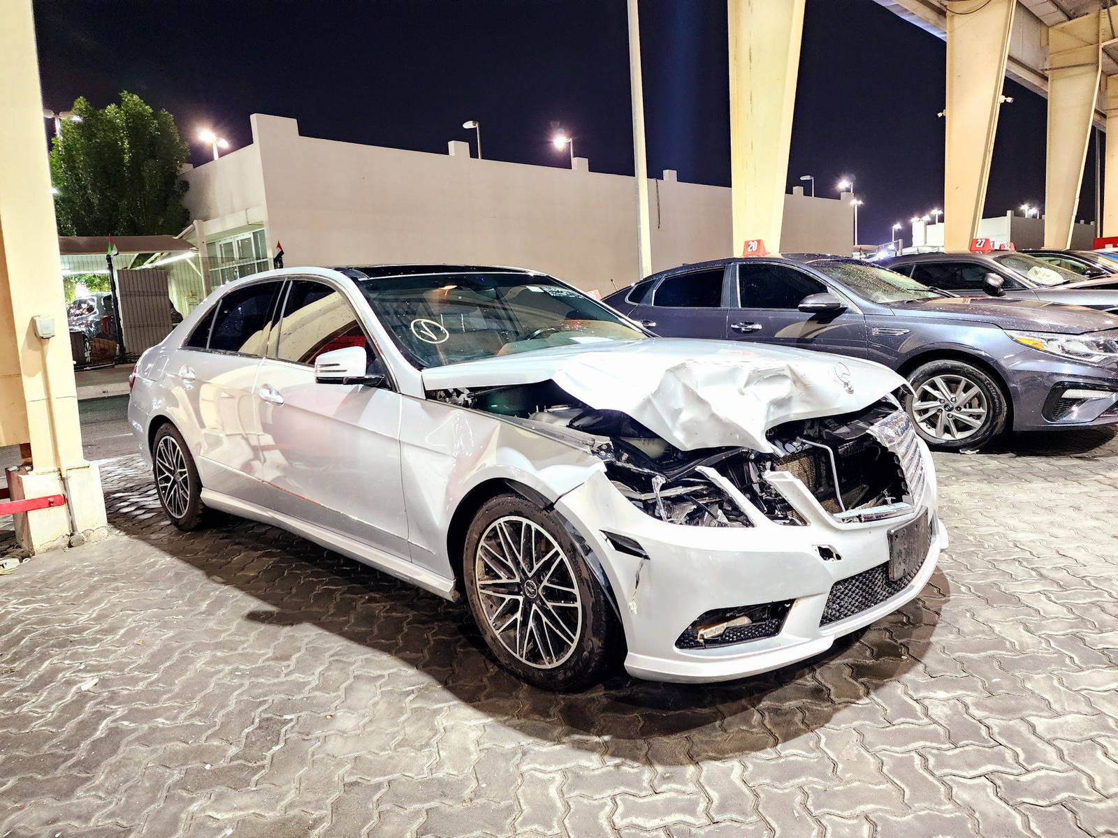 2011 MERCEDES BENZ E 350 — 256492 Miles — Lot 72532434 — Souq - Marhaba Auctions Used Cars - Image 4