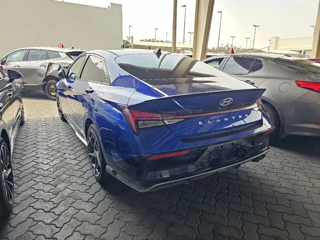 HYUNDAI ELANTRA