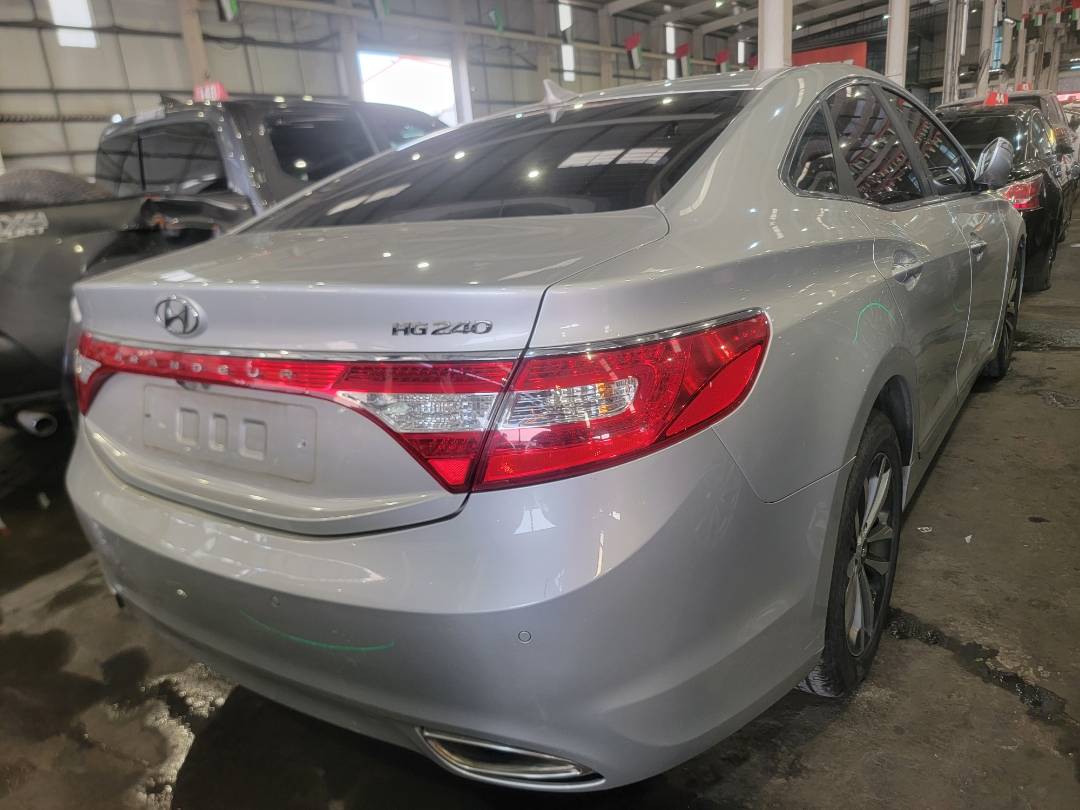 2011 HYUNDAI GRANDEUR — 232728 KM — Lot BA046240 — Main - Marhaba Auctions Used Cars - Image 4