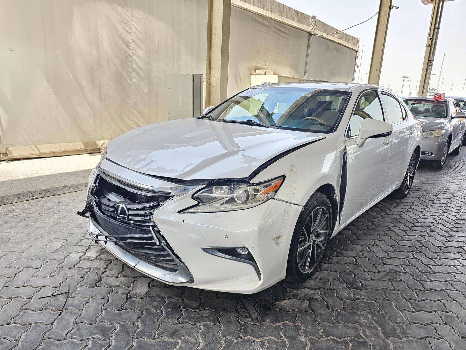 2016 LEXUS ES 350 — 177132 KM — Lot 5G2229105 — Souq - Marhaba Auctions Used Cars - Image 5