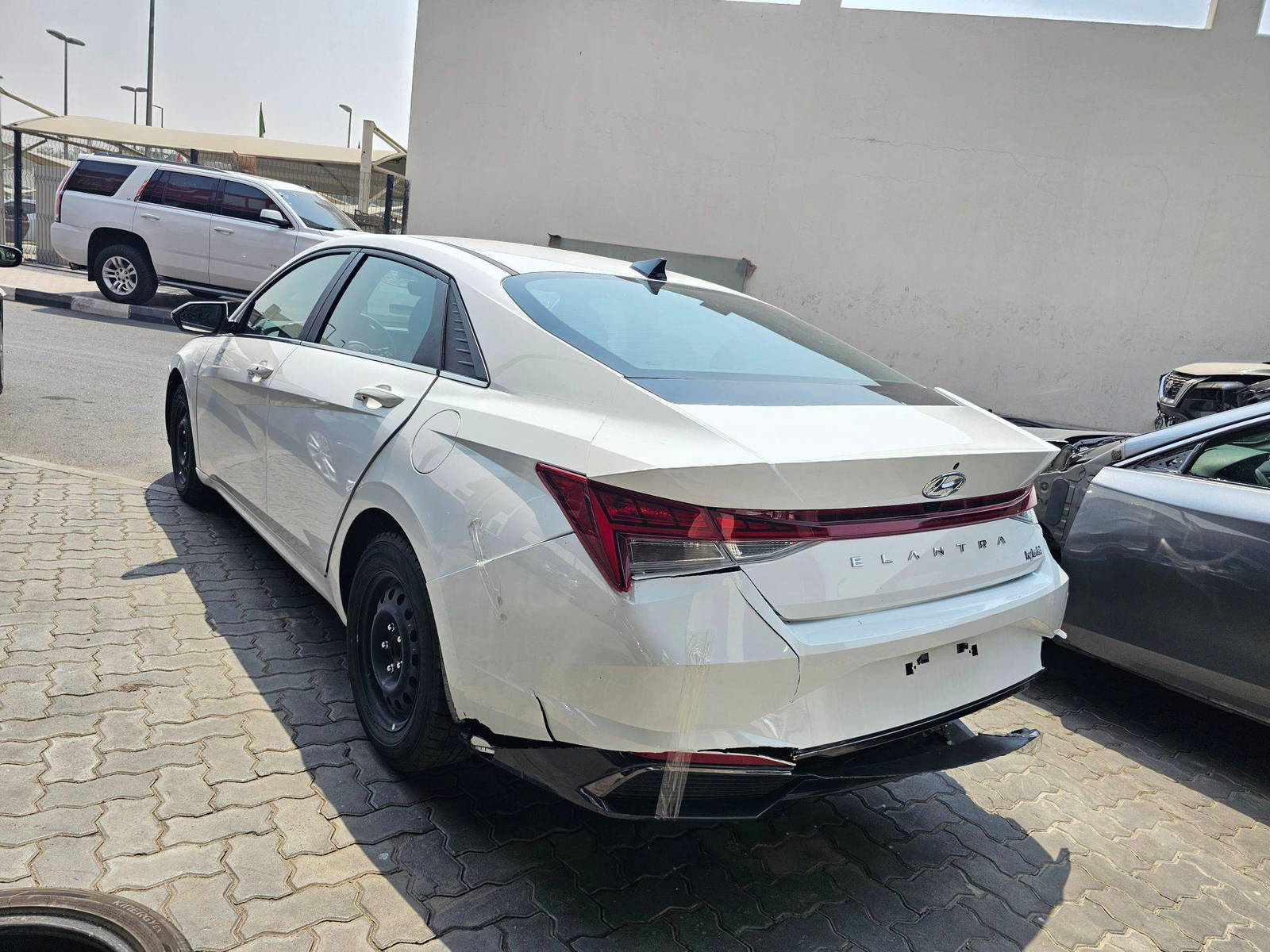2022 HYUNDAI ELANTRA — 43735 KM — Lot 52700695 — Souq - Marhaba Auctions Used Cars - Image 4