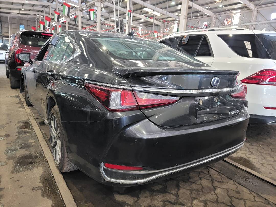 2020 LEXUS ES 300H — 350608 KM — Lot LU005906 — Main - Marhaba Auctions Used Cars - Image 5
