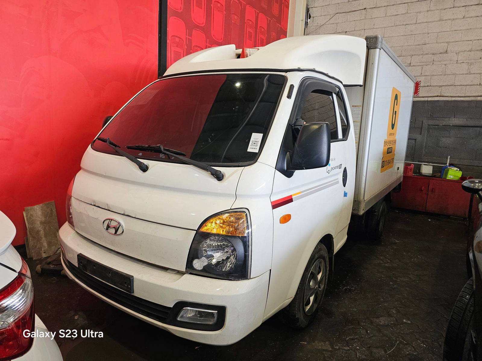 2018 HYUNDAI PORTER 2 — 289276 KM — Lot 584667 — Main - Marhaba Auctions Used Cars - Image 3