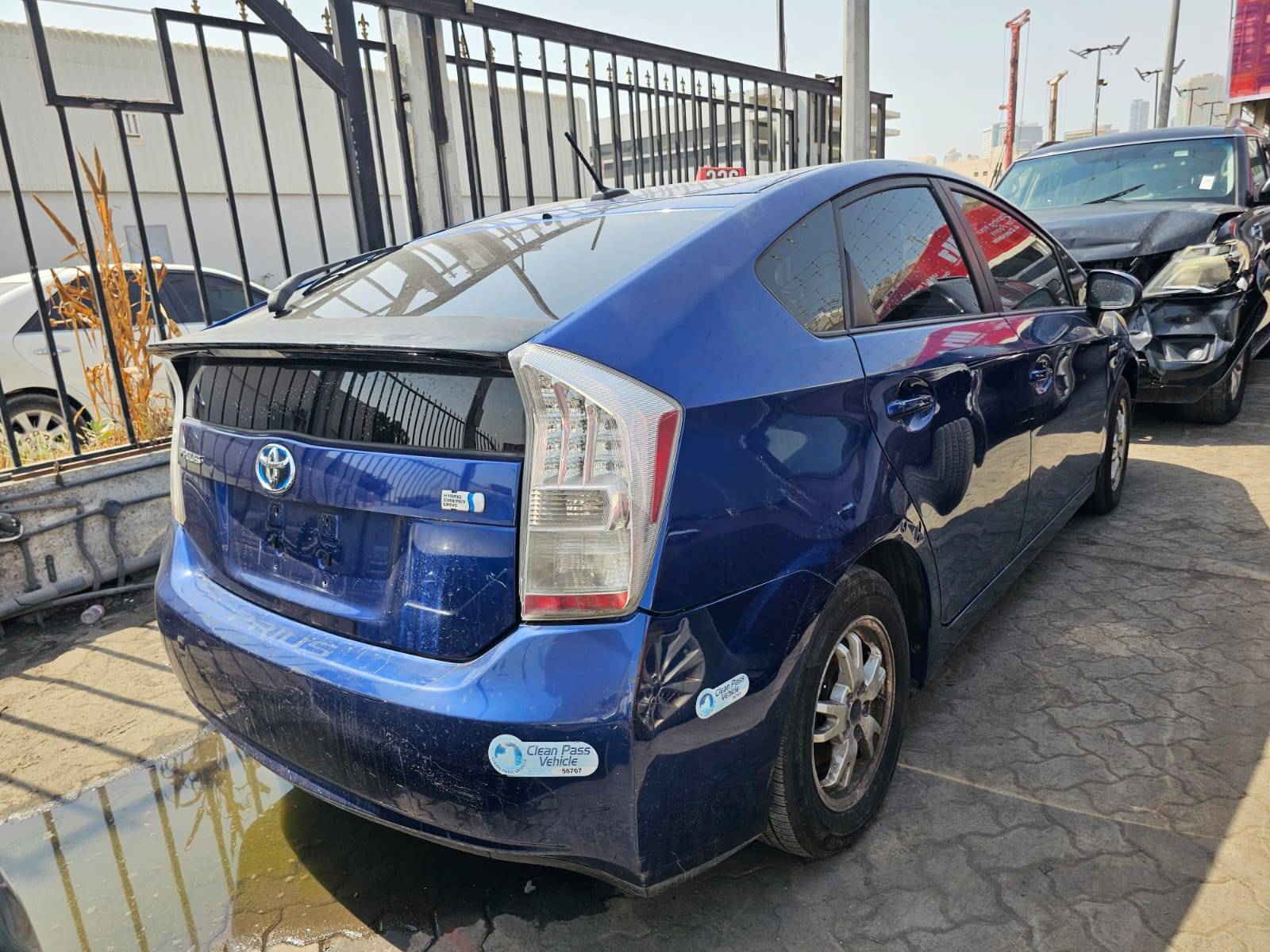 Toyota Prius 2011 view 2