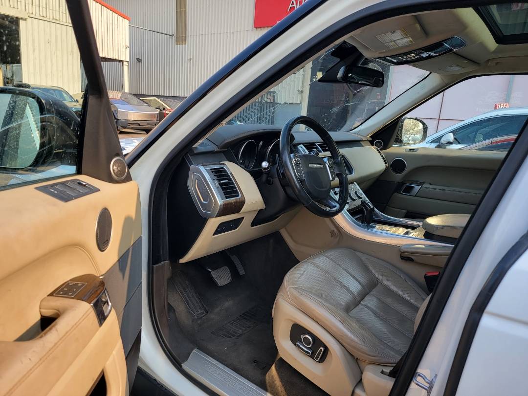 2016 LAND ROVER RANGE ROVER SPORT — 113324 Miles — Lot 590045 — Main - Marhaba Auctions Used Cars - Image 9