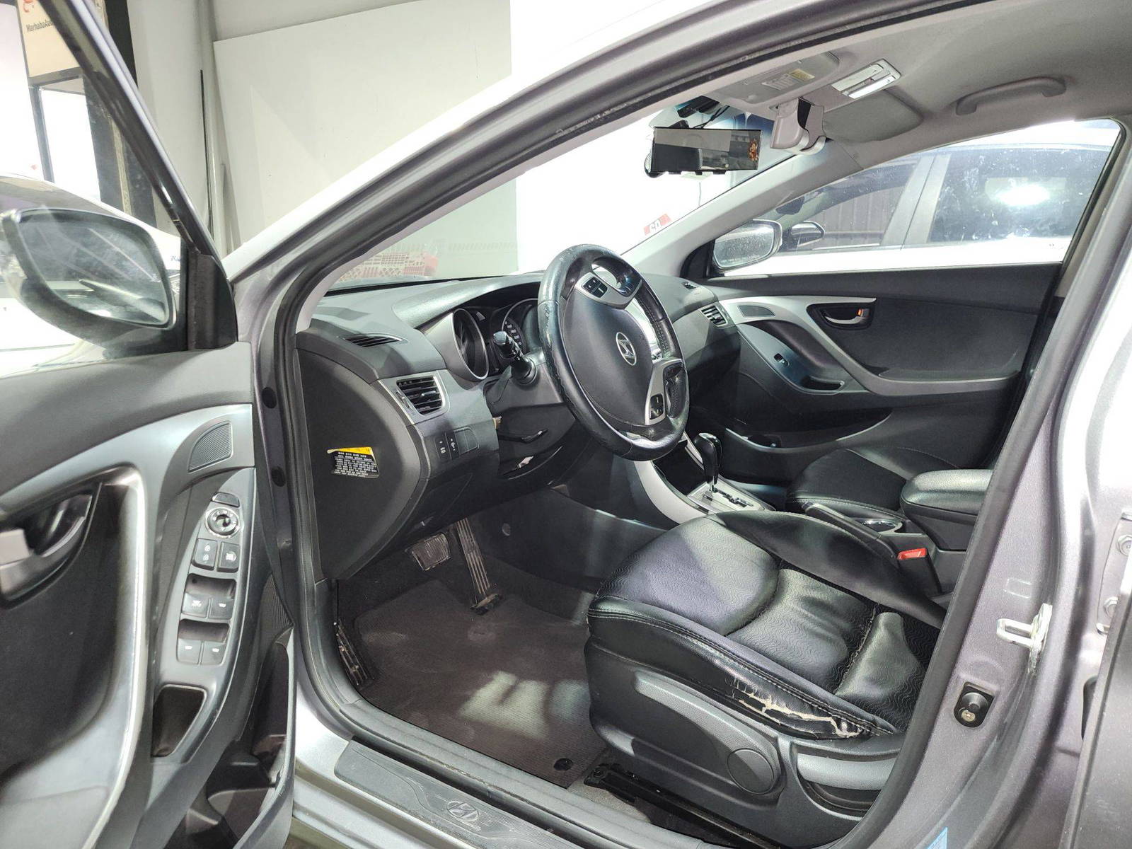 2011 HYUNDAI AVANTE — 264311 KM — Lot 057116 — Al Quoz - Marhaba Auctions Used Cars - Image 9