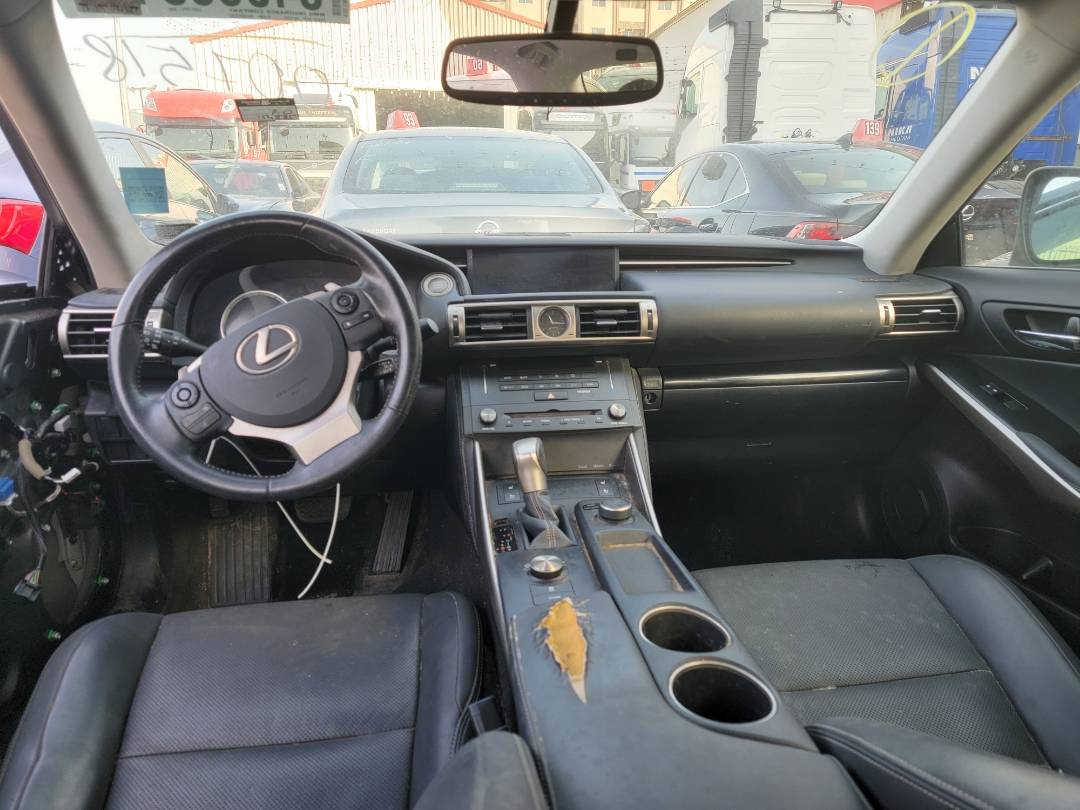 2016 LEXUS IS 300 — 154885 Miles — Lot 007518 — Souq - Marhaba Auctions Used Cars - Image 7