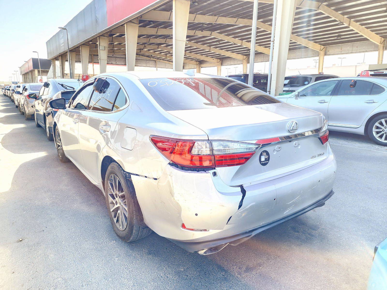 2016 LEXUS ES 350 — 157115 Miles — Lot GU032044 — Souq - Marhaba Auctions Used Cars - Image 3