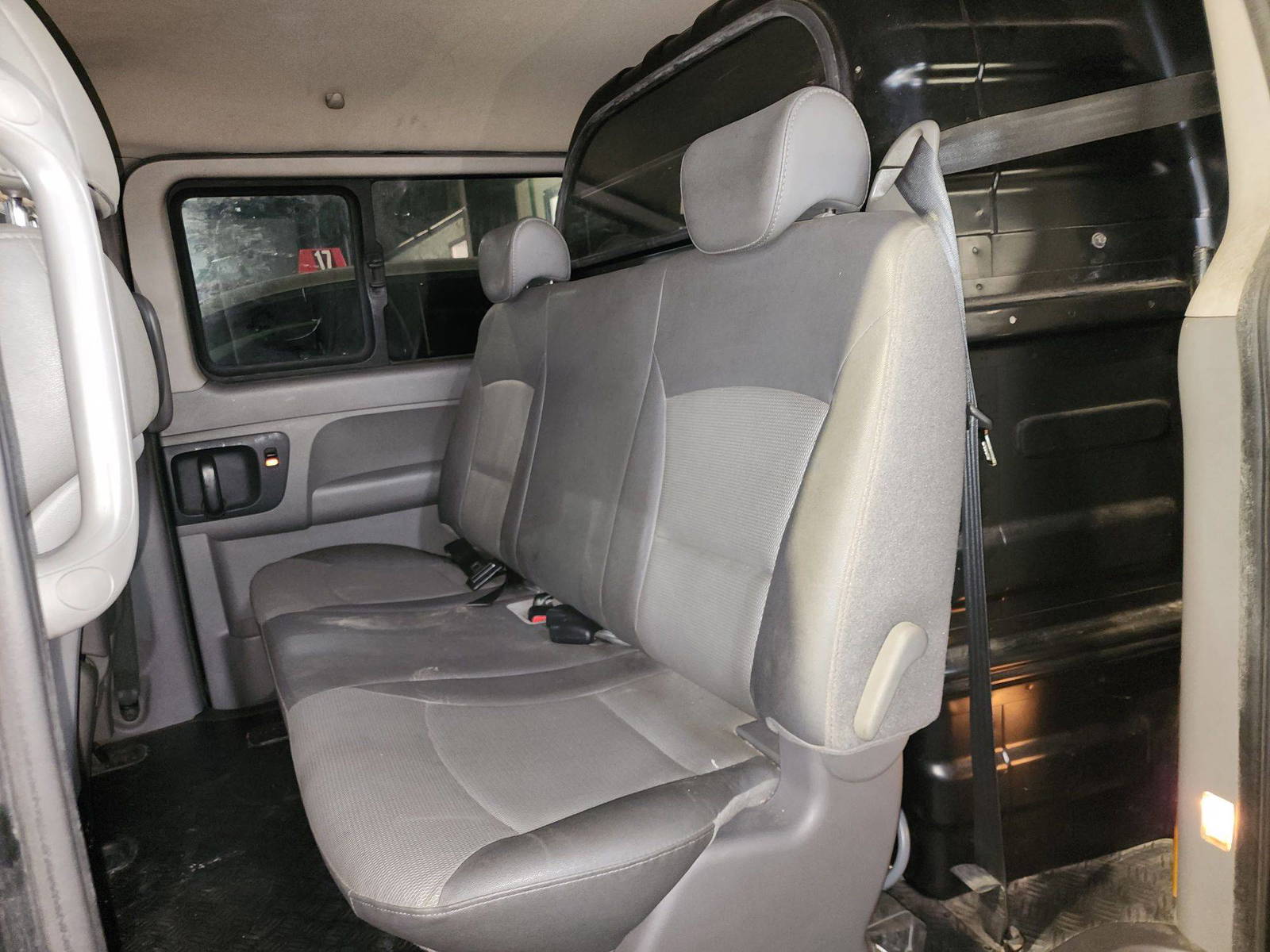 2010 HYUNDAI GRAND STAREX — 263845 KM — Lot 174789 — Main - Marhaba Auctions Used Cars - Image 8