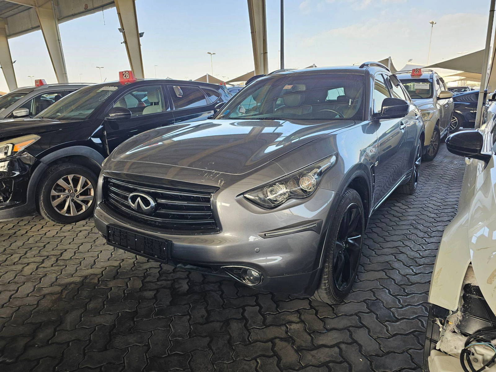 2016 INFINITI QX70 — 190387 KM — Lot 2GM660183 — Souq - Marhaba Auctions Used Cars - Image 5
