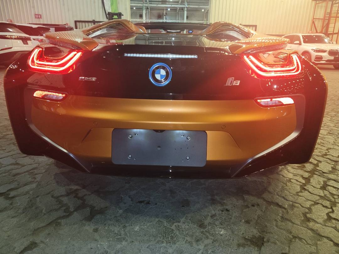 2018 BMW i8 — 10219 KM — Lot VG33268 - Marhaba Auctions Used Cars - Image 9
