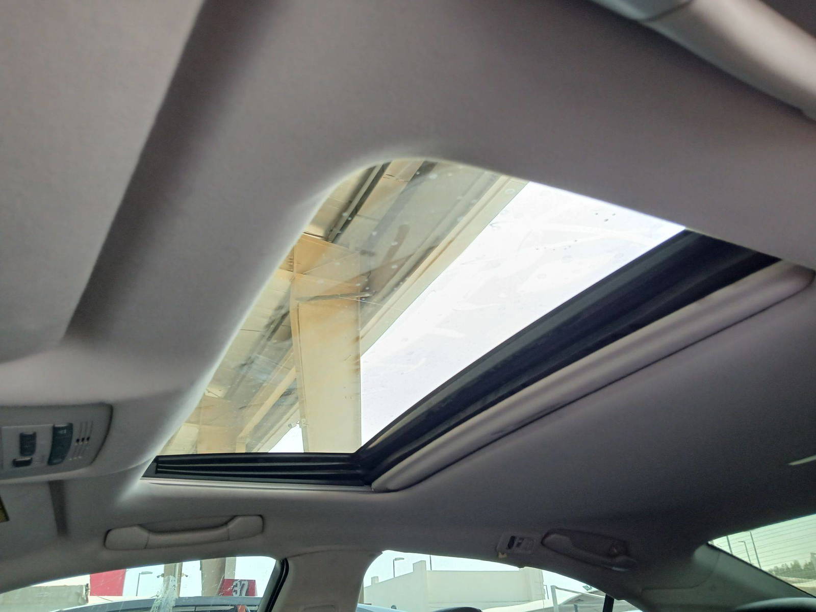 2010 LEXUS ES 350 — 192406 Miles — Lot EG2A2408308 — Souq - Marhaba Auctions Used Cars - Image 8