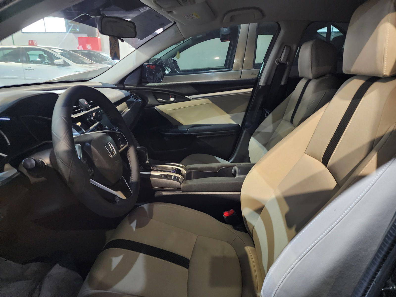 2017 HONDA CIVIC — 274181 KM — Lot 15921 — Al Quoz - Marhaba Auctions Used Cars - Image 9