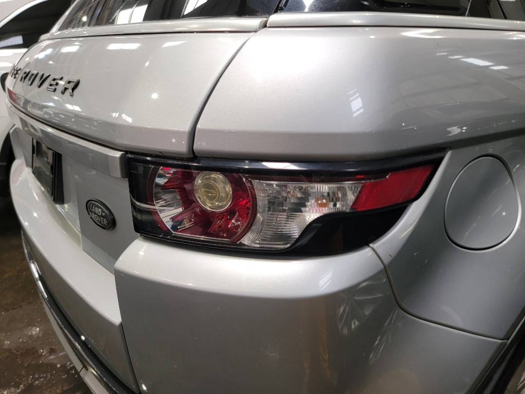 2012 LAND ROVER RANGE ROVER EVOQUE PRESTIGE PREMIUM — 141779 Miles — Lot 37348534 — Souq - Marhaba Auctions Used Cars - Image 4