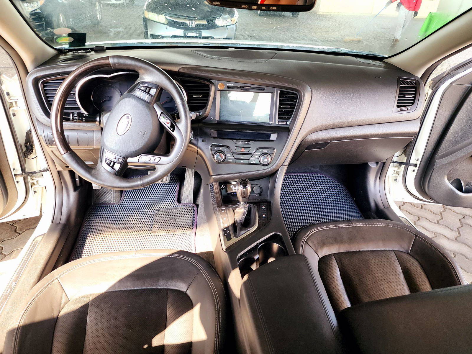 2011 KIA K5 — 63264 KM — Lot 066491 — Souq - Marhaba Auctions Used Cars - Image 7