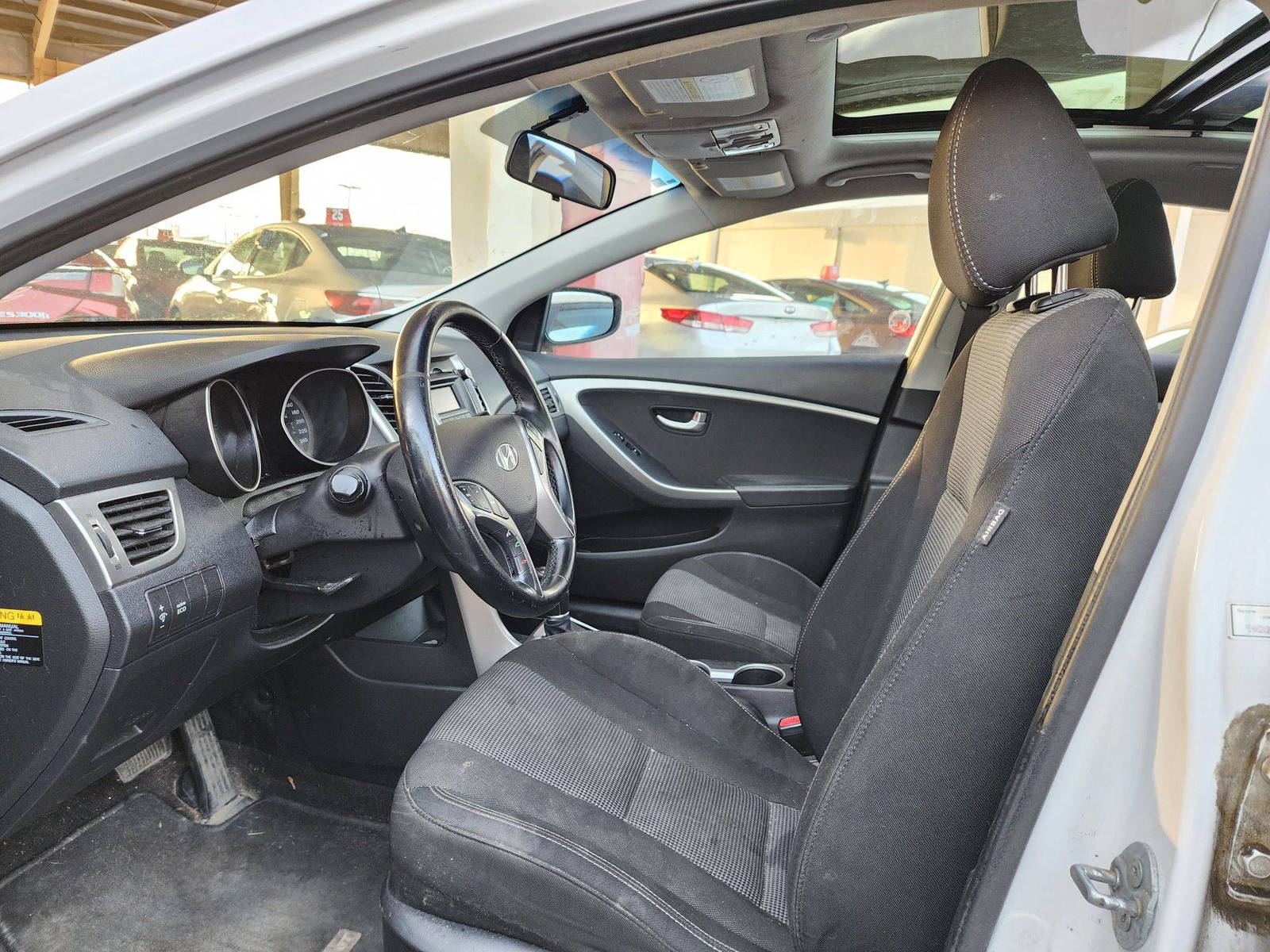 2013 HYUNDAI ELANTRA — 179624 KM — Lot 129701 — Souq - Marhaba Auctions Used Cars - Image 9