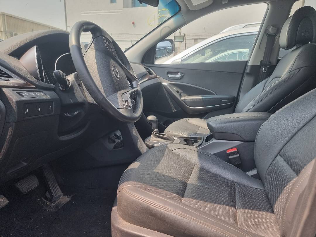 2017 HYUNDAI SANTA FE — 50687 KM — Lot 454001 — Ind. 12 - Marhaba Auctions Used Cars - Image 9