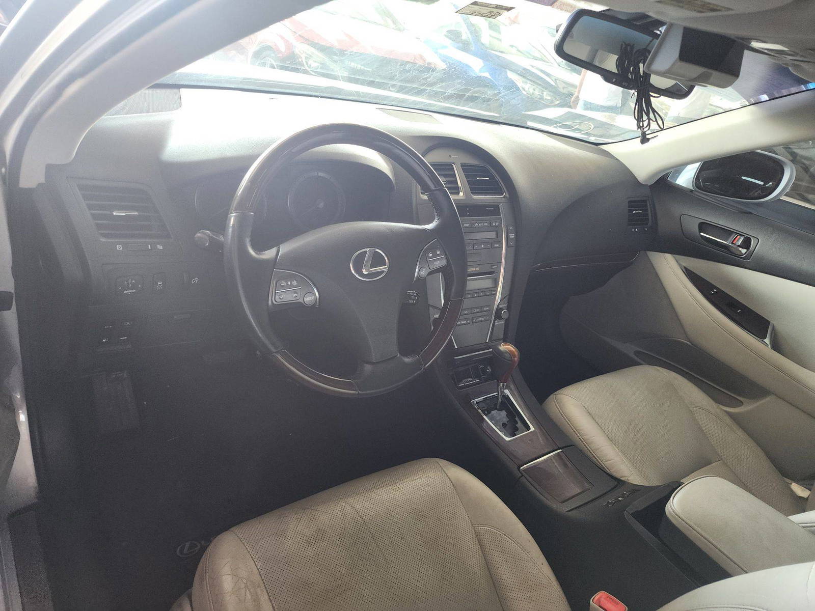 2011 LEXUS ES 350 — 137568 Miles — Lot 465715 — Souq - Marhaba Auctions Used Cars - Image 7